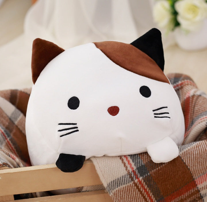 Wachsame kleine Katze